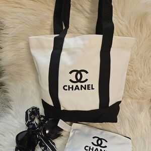 Chic Canvas Totebag And Cosmetic Pouch